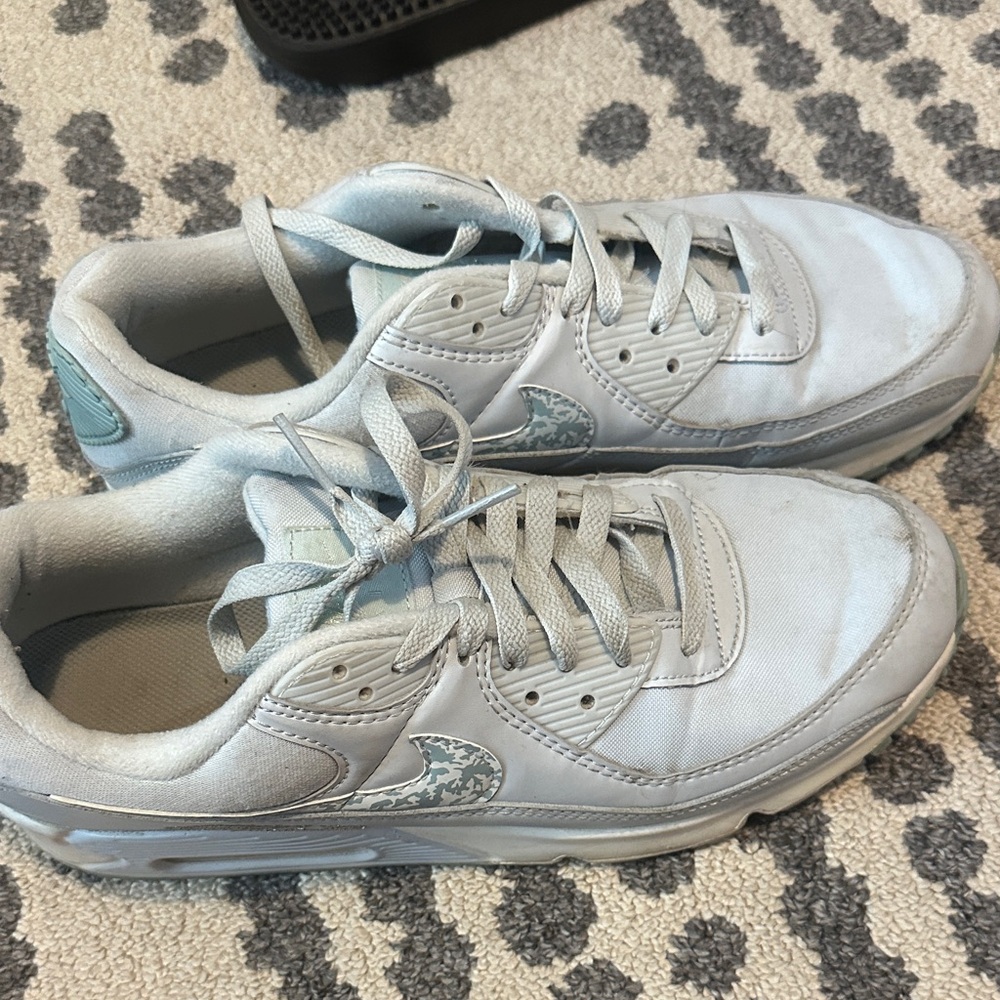 Nike Women's Sneakers in Light Gray and White
